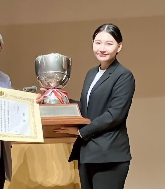 全国専門学校英語スピーチコンテスト優勝！